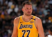 东契奇回归赛场，回归赛场首场状态亮眼，IG观众沸腾！的简单介绍